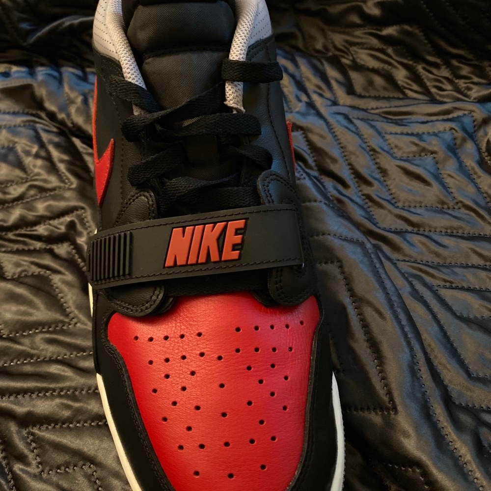 Nike Red and Black Sneakers - Picture 2 of 6
